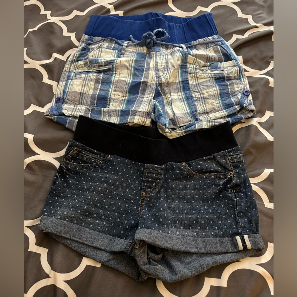 Bundle of 2 maternity shorts size small-medium